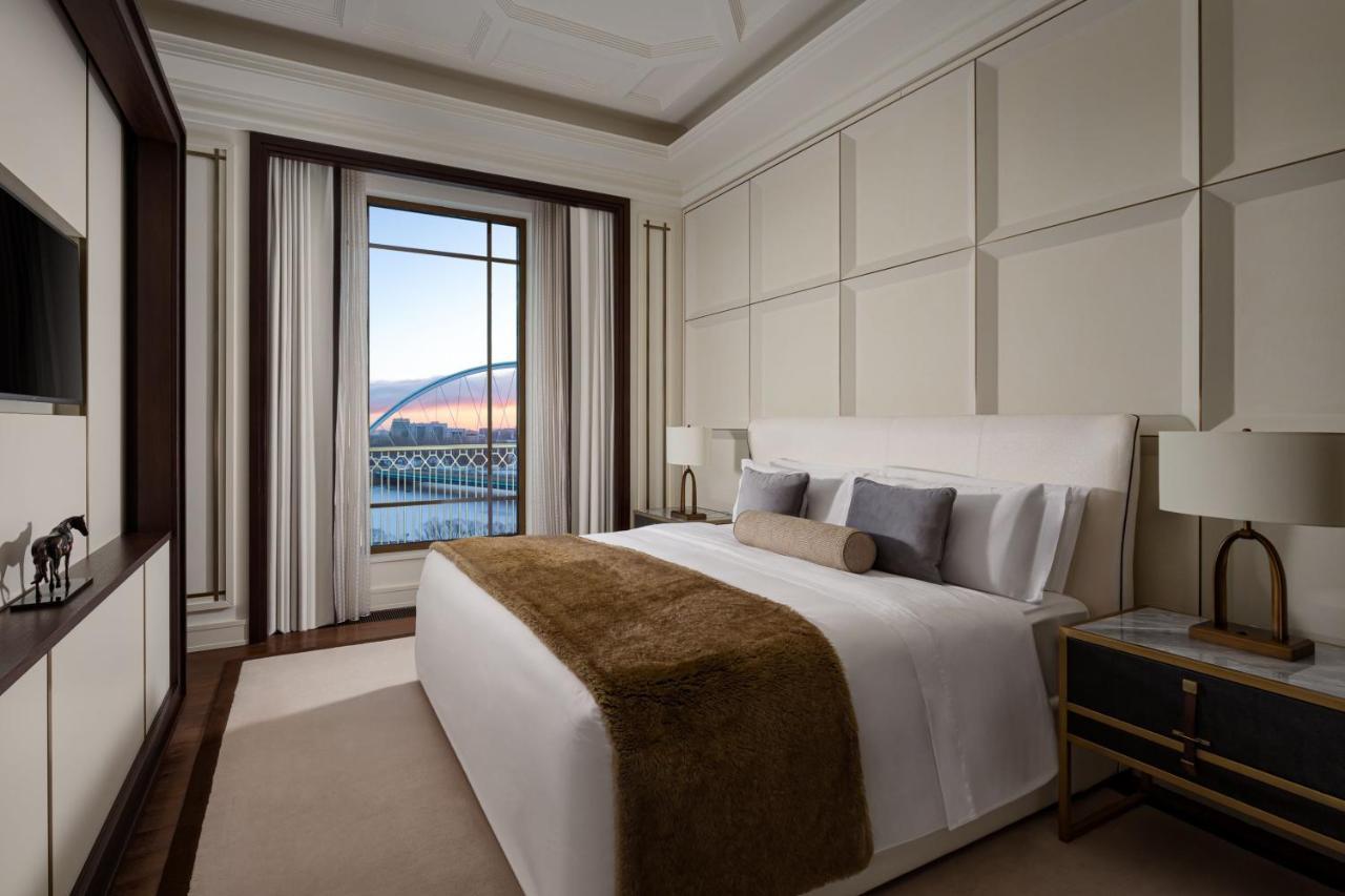 Hotel The St. Regis Astana Exteriér fotografie A bedroom in the 2018-launched Silver Muse