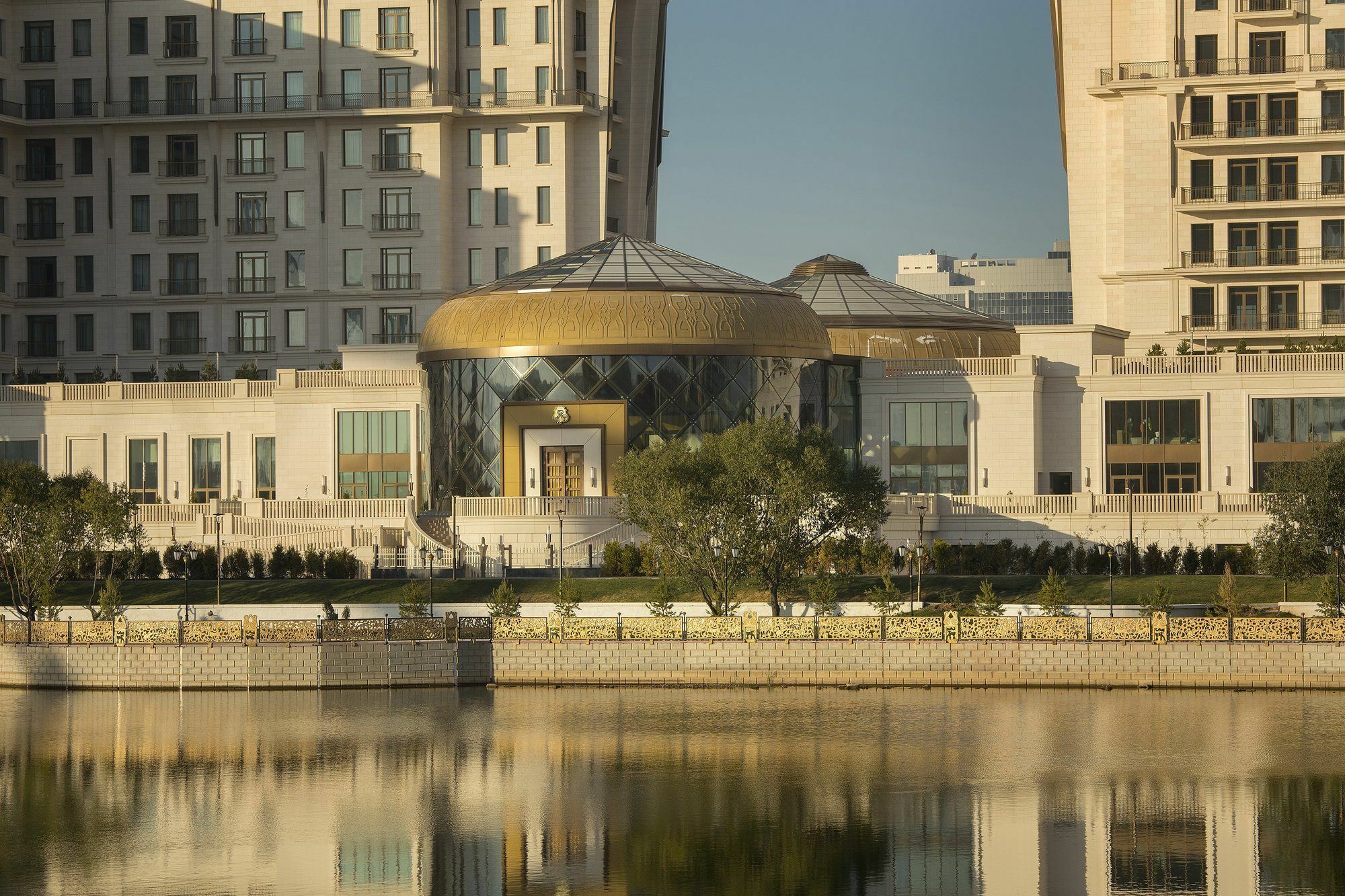 Hotel The St. Regis Astana Exteriér fotografie The Four Seasons Hotel